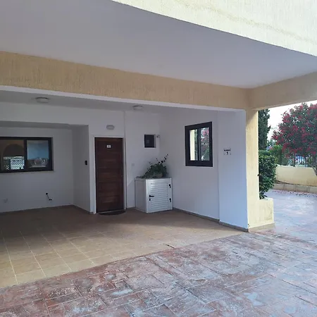 Pool Side 2 Bedroom Queens Gardens Complex *