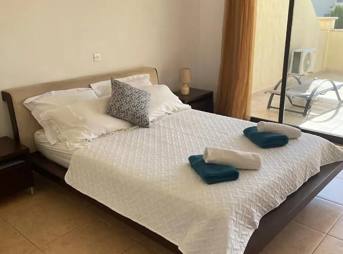 Pool Side 2 Bedroom Queens Gardens Complex Apartmán