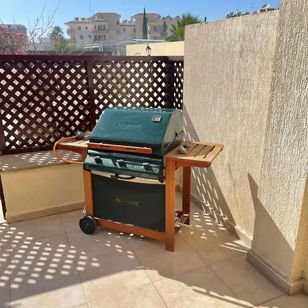 Pool Side 2 Bedroom Queens Gardens Complex *