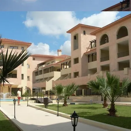 Pool Side 2 Bedroom Queens Gardens Complex *