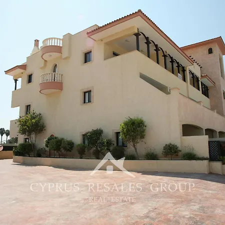 Pool Side 2 Bedroom Queens Gardens Complex