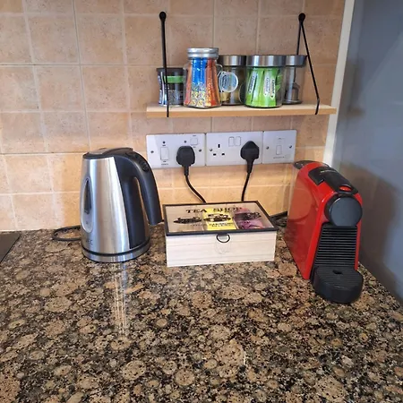 Pool Side 2 Bedroom Queens Gardens Complex Apartamento