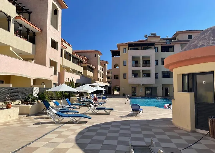 Apartamento Pool Side 2 Bedroom Queens Gardens Complex *