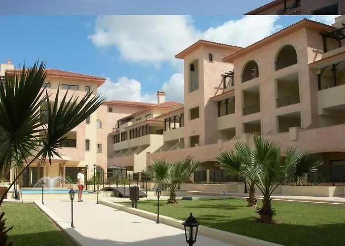 Pool Side 2 Bedroom Queens Gardens Complex *