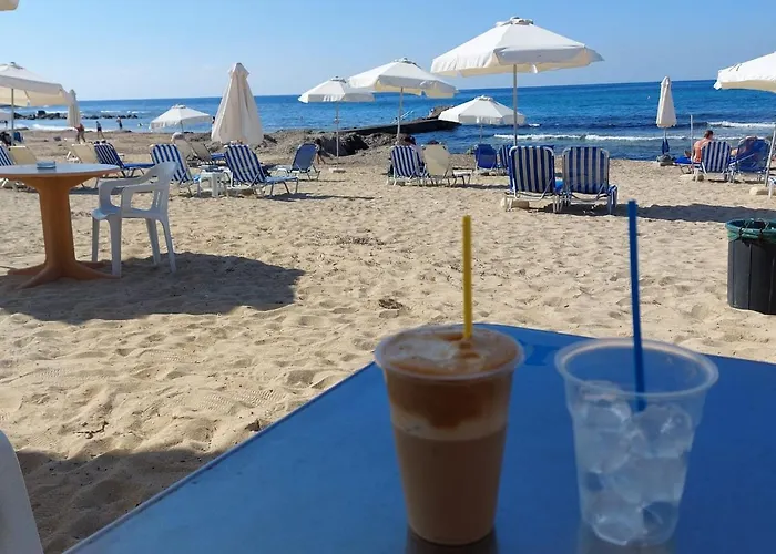 Pool Side 2 Bedroom Queens Gardens Complex Apartamento Paphos