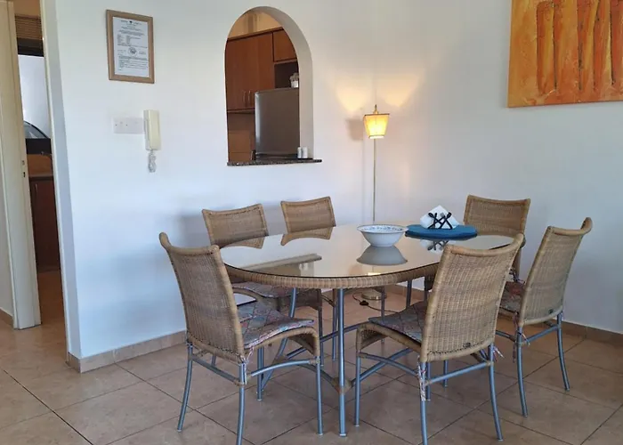 Apartamento Pool Side 2 Bedroom Queens Gardens Complex Paphos