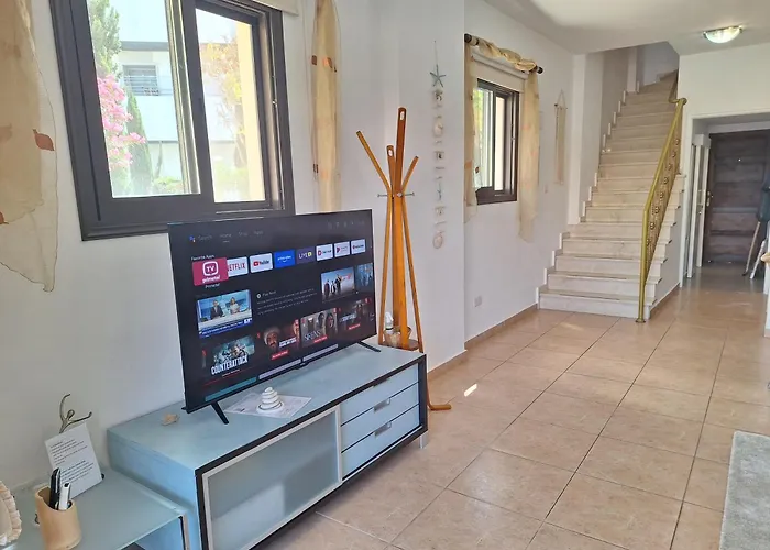 Pool Side 2 Bedroom Queens Gardens Complex Apartamento