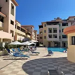 Appartement Pool Side 2 Bedroom Queens Gardens Complex *