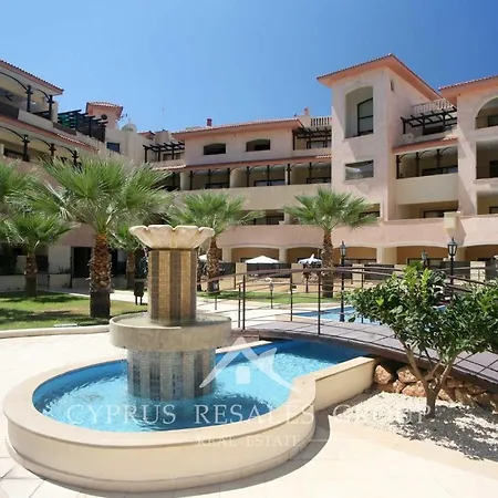 Pool Side 2 Bedroom Queens Gardens Complex * Пафос