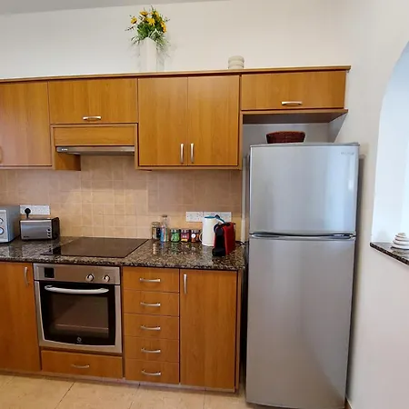 Апартаменты Pool Side 2 Bedroom Queens Gardens Complex Пафос