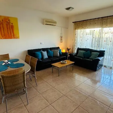 Апартаменты Pool Side 2 Bedroom Queens Gardens Complex