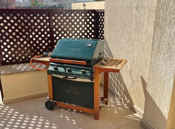 Pool Side 2 Bedroom Queens Gardens Complex *