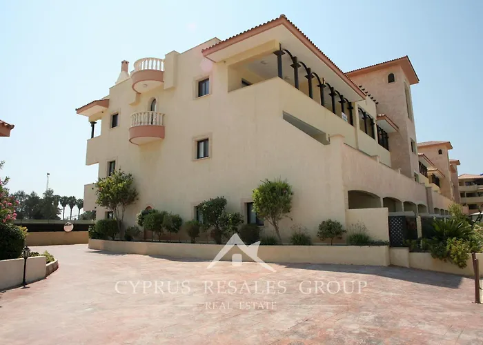 Pool Side 2 Bedroom Queens Gardens Complex