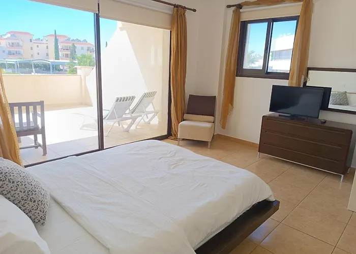 Pool Side 2 Bedroom Queens Gardens Complex Lägenhet Paphos