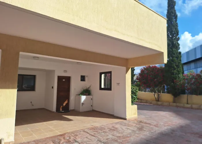 Pool Side 2 Bedroom Queens Gardens Complex Lägenhet Paphos